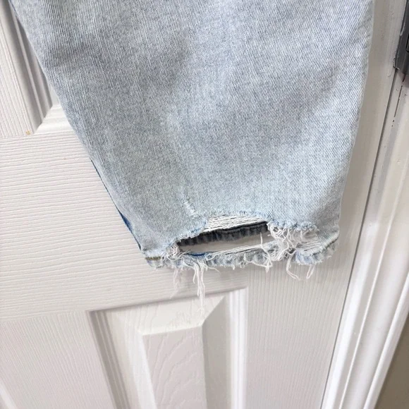 Abercrombie & Fitch The Mom High Rise Distressed Light Wash Jeans Size 10s - Picture 9 of 9